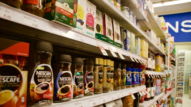Produktu sortiments vaiekala plauktos
