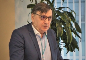 Attēls ar Armandu Plāti