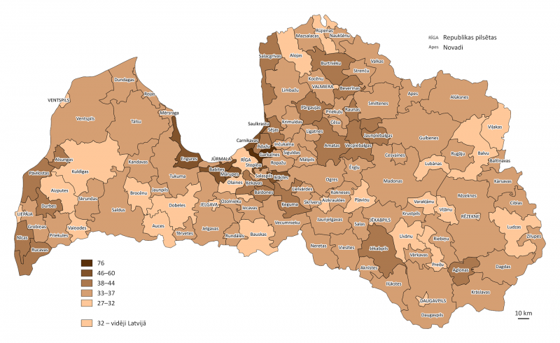 Karte - Vidējā platība uz iemītnieku (blīvuma standarts) apdzīvotos tradicionālos mājokļos republikas pilsētās un novados 2021. gada sākumā 