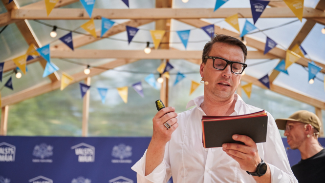 Moderators erudīcijas spēlē "Zini vai domā, ka zini?"