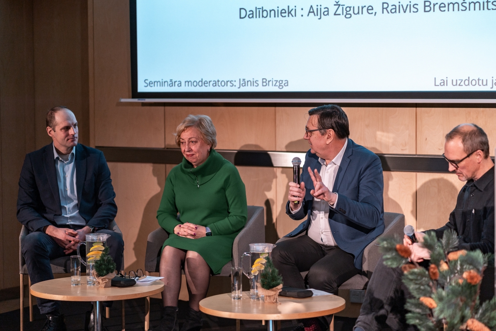 No kreisās: Raivis Bremšmits, Aija Žīgure; Armands Plāte, Jānis Brizga
