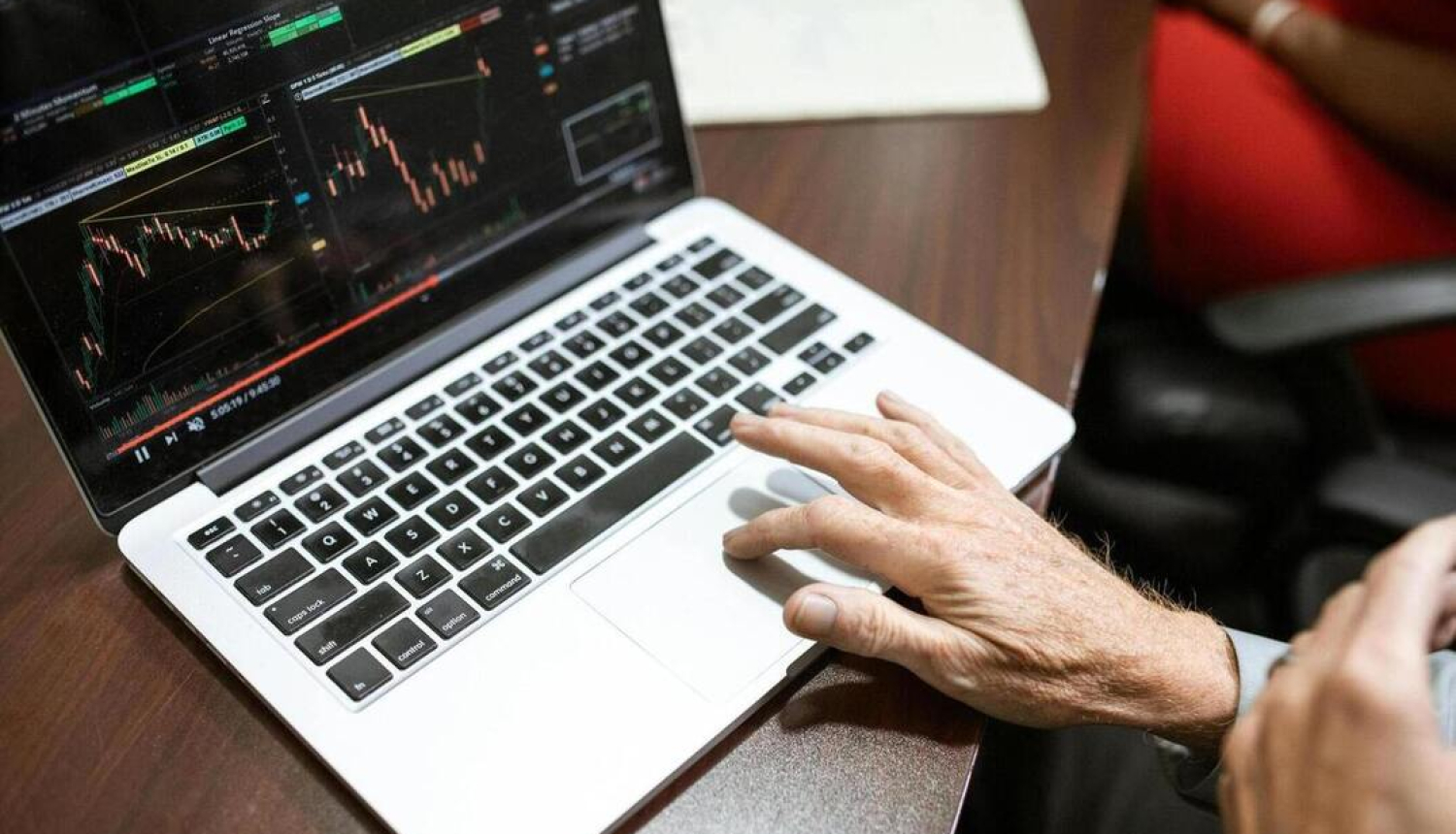 Attēls ar portatīvo datoru