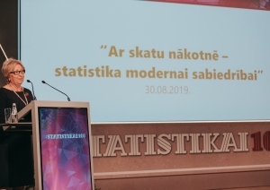 CSP priekšniece Aija Žīgure saka atklāšanas runu konferencē "Ar skatu nākotnē – statistika modernai sabiedrībai. 