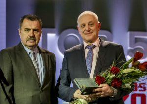 No kreisās: CSP priekšnieces vietnieks Kaspars Misāns un SIA “Jānis Roze” valdes priekšsēdētājs Ainārs Roze, Jāņa Rozes mazdēls